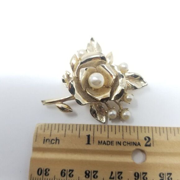 Vintage Gold Tone Rose Shaped Brooch with Faux Pearl Center, Flower Lapel Pin - Picture 4 of 6
